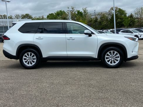 Used 2025 Toyota Grand Highlander AWD image 4