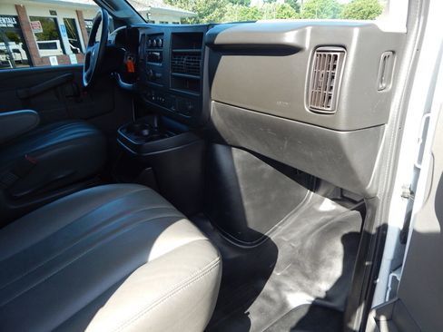 Used 2020 Chevrolet Express 2500 image 19