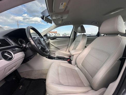 Used 2014 Volkswagen Passat 1.8T Wolfsburg Edition image 10