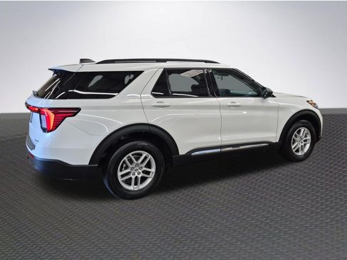 Certified 2025 Ford Explorer Active AWD/4WD image 4