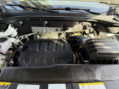 Used 2025 Volkswagen Atlas SE w/ Panoramic Sunroof Package image 45