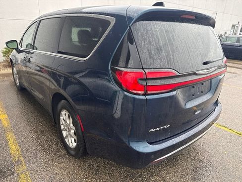Used 2023 Chrysler Pacifica Touring-L FWD image 5
