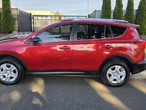 Used 2015 Toyota RAV4 LE image 9