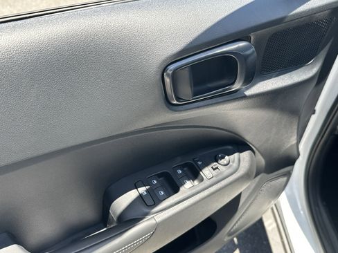 New 2025 Hyundai Venue Limited image 16