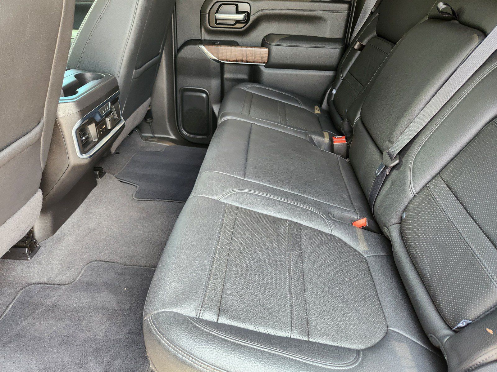 Used 2021 GMC Sierra 3500 Denali w/ Denali Black Diamond Edition AWD/4WD image 13