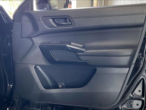 Used 2025 Nissan Pathfinder SV FWD image 21