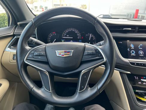 Used 2018 Cadillac XT5 FWD image 36