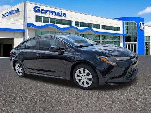Used 2025 Toyota Corolla LE FWD image 3
