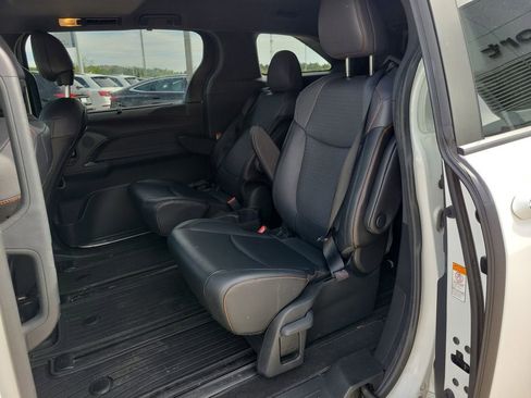Used 2021 Toyota Sienna XSE FWD image 8