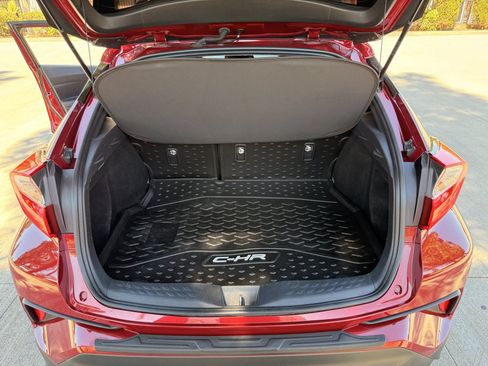 Used 2019 Toyota C-HR LE FWD image 36