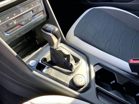 Certified 2025 Volkswagen Taos SE image 15