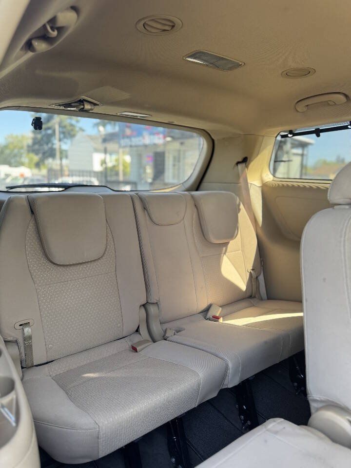 Used 2016 Kia Sedona LX w/ LX Convenience Package FWD image 9