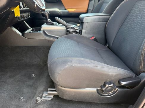 Used 2017 Toyota Tacoma SR5 AWD/4WD image 11