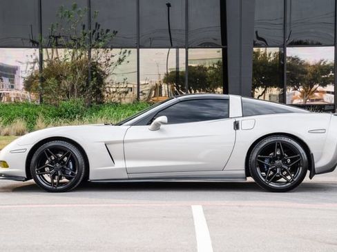 Used 2005 Chevrolet Corvette Coupe w/ Preferred Equipment Group image 32