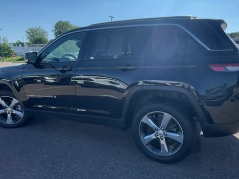Used 2025 Jeep Grand Cherokee Limited AWD/4WD image 4