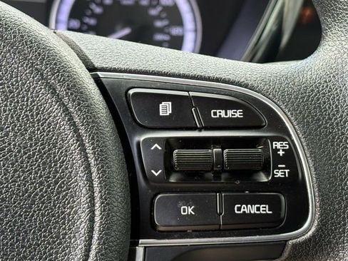 Used 2022 Kia Niro LX image 17