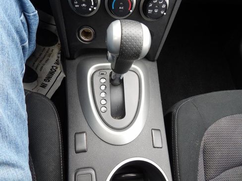 Used 2013 Nissan Rogue SV image 18