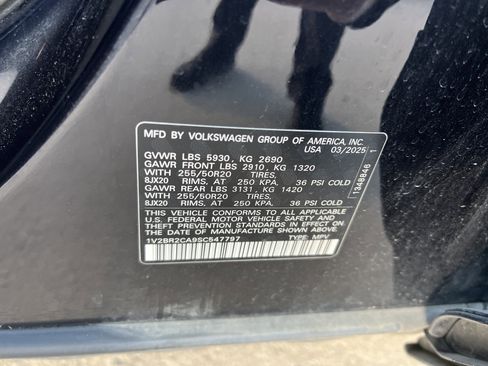 Certified 2025 Volkswagen Atlas SEL image 34