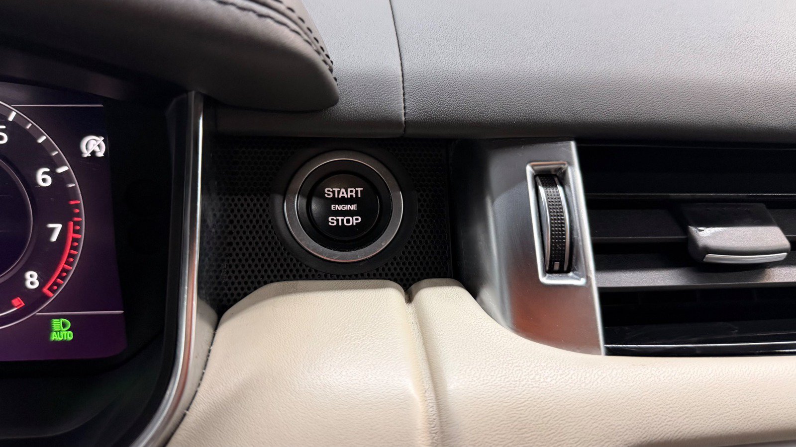 Used 2018 Land Rover Range Rover Sport HSE Dynamic AWD/4WD image 50