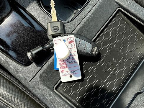 Used 2022 Nissan Frontier PRO-4X image 12