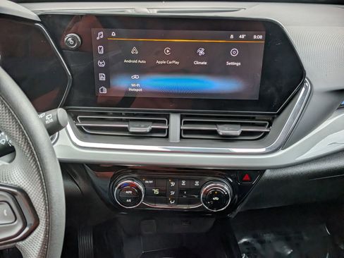 Used 2025 Chevrolet Trax LT image 26