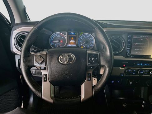 Used 2022 Toyota Tacoma SR5 w/ Technology Package RWD image 11