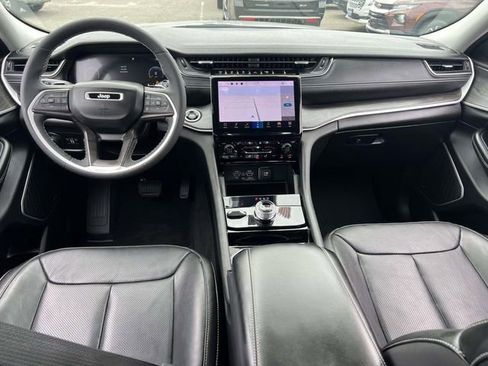 Used 2023 Jeep Grand Cherokee L Limited w/ Luxury Tech Group II image 15