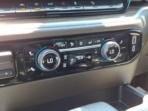 Used 2024 Chevrolet Silverado 1500 LT AWD/4WD image 9