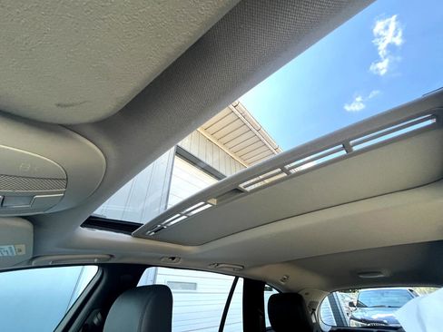 Used 2011 Mercedes-Benz R 350 BlueTEC 4MATIC image 33