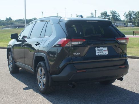 Used 2025 Toyota RAV4 XLE AWD/4WD image 15
