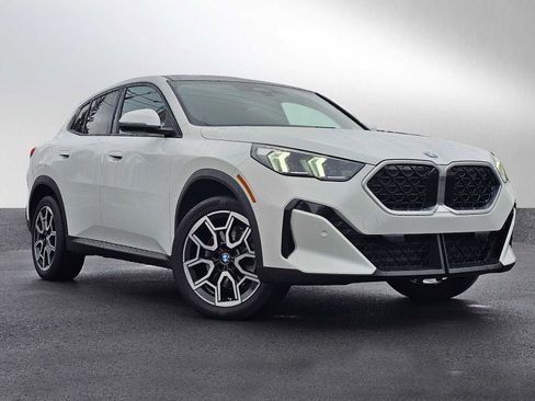 Used 2025 BMW X2 xDrive28i w/ Technology Package image 2