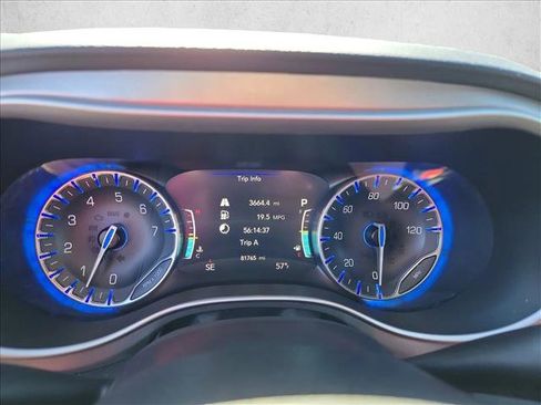 Used 2020 Chrysler Pacifica Touring-L w/ Advanced Safetytec Group image 16