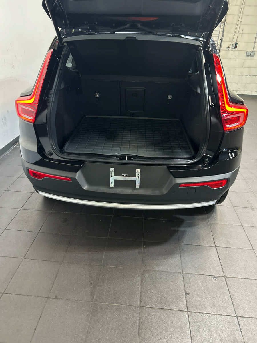 Used 2025 Volvo XC40 B5 Core w/ Protection Package Premier AWD/4WD image 9