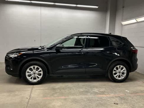 Used 2025 Ford Escape Active AWD/4WD image 2