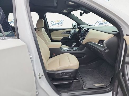 Used 2023 Chevrolet Traverse LT w/ LT Premium Package image 13