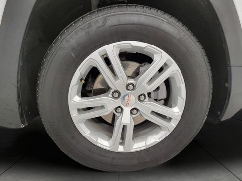 Used 2024 GMC Terrain SLE image 4