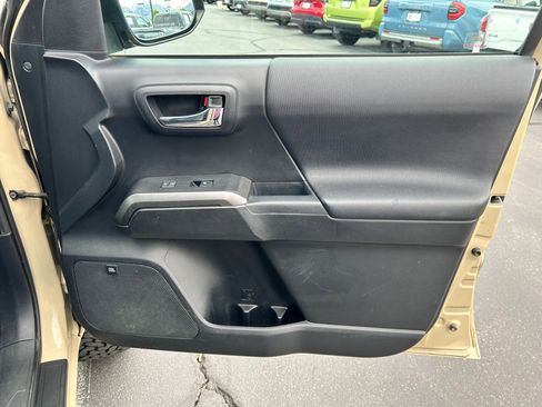 Used 2018 Toyota Tacoma TRD Off-Road w/ TRD Premium Off Road Package image 26