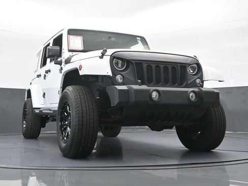 Used 2018 Jeep Wrangler Unlimited Sahara w/ Connectivity Group image 61