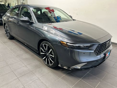 Used 2024 Honda Accord Touring image 2