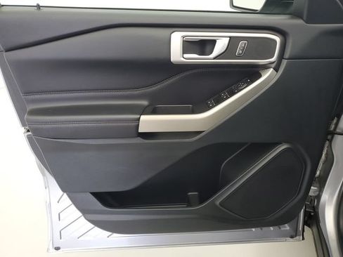 Used 2021 Ford Explorer XLT w/ Equipment Group 202A RWD image 20