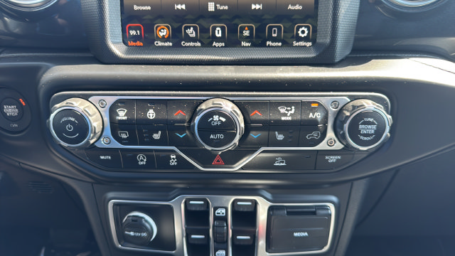 Used 2023 Jeep Wrangler Unlimited Sahara AWD/4WD image 19