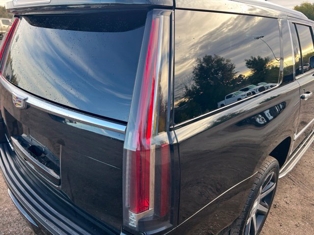 Used 2017 Cadillac Escalade ESV Luxury RWD image 11
