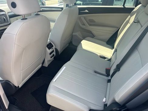Used 2023 Volkswagen Tiguan SE w/ Panoramic Sunroof Package AWD/4WD image 11