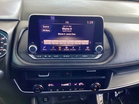Used 2025 Nissan Rogue SV FWD image 14