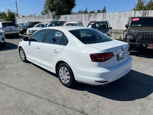 Used 2016 Volkswagen Jetta S image 5