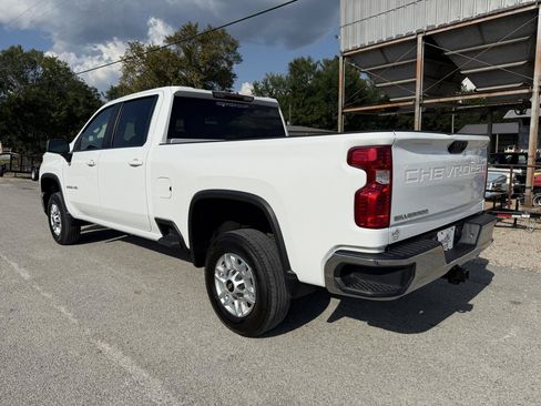 Used 2024 Chevrolet Silverado 2500 LT AWD/4WD image 3