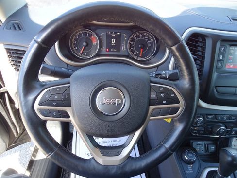 Used 2017 Jeep Cherokee Sport w/ Cold Weather Group AWD/4WD image 14