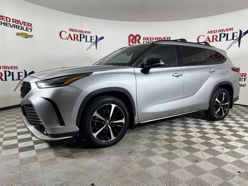 Used 2022 Toyota Highlander XSE image 3
