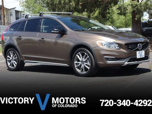 Used 2015 Volvo V60 T5 Cross Country w/ Protection Package AWD/4WD image 1