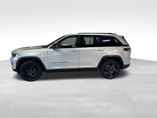 Used 2025 Jeep Grand Cherokee Altitude AWD/4WD video 2